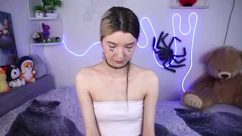 emmie_everly online show from July 1, 2026, 1:02 pm