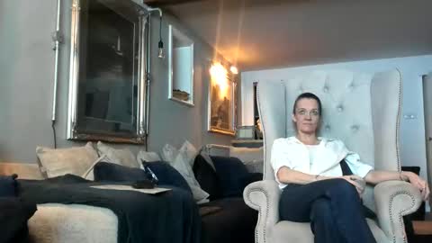 Snapshot of englishcouple81 chatting on March 8, 2026, 5:00 am englishcouple81 online show from March 8, 2026, 5:00 am