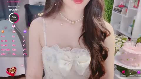 Snapshot of enmilia chatting on May 9, 2026, 5:56 am Enmilia online show from May 9, 2026, 5:56 am