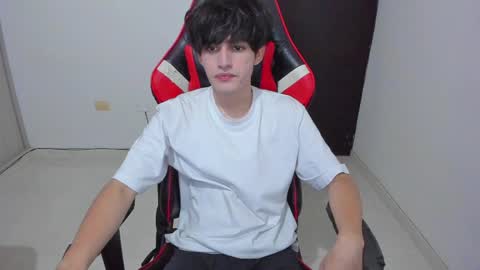 Snapshot of eren_tatakae chatting on April 27, 2026, 2:09 am eren_tatakae online show from April 27, 2026, 2:09 am