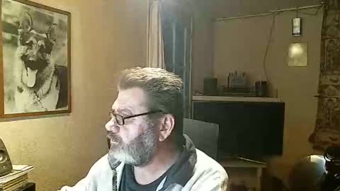 Erwins room welcome sound on online show from February 5, 2025, 11:50 pm