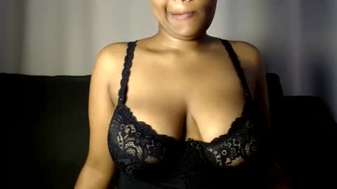Esme online show from June 17, 2026, 12:02 am