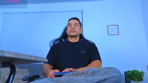 Snapshot of esteban_de_louise chatting on June 17, 2026, 11:23 am ESTEBAN online show from June 17, 2026, 11:23 am