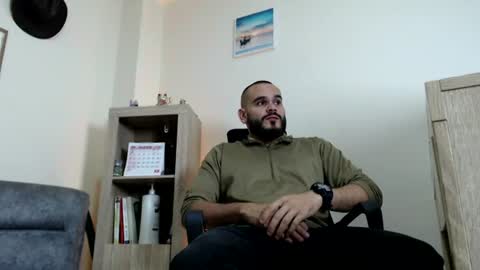 Esteban Fernandez online show from June 19, 2026, 12:31 pm