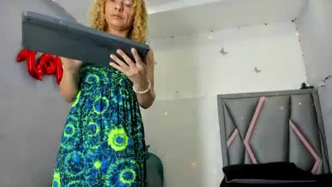esterlindez online show from July 31, 2026, 7:57 pm