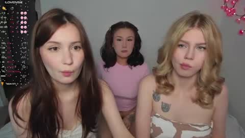 Veronica Tiia Lilith left to right online show from July 8, 2026, 7:51 pm