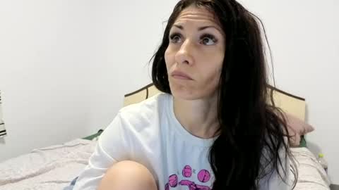 hornycrissyyourlove online show from July 17, 2026, 3:13 am