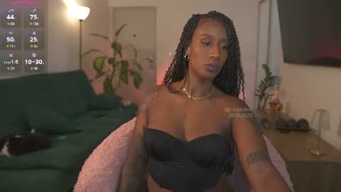evajacksss_ online show from June 20, 2026, 8:22 pm