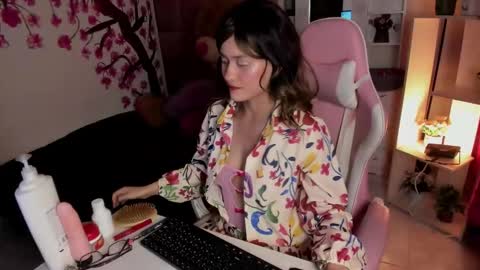 evalouisex_ online show from May 21, 2026, 9:11 pm