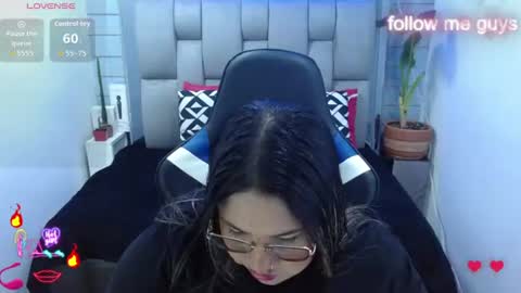 evelin zaens online show from June 11, 2026, 3:37 am