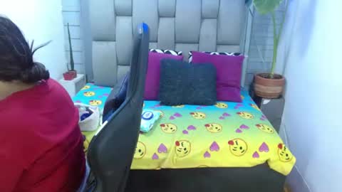 evelin zaens online show from July 21, 2026, 3:31 am