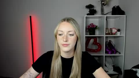 evelynblond online show from July 20, 2026, 12:29 pm