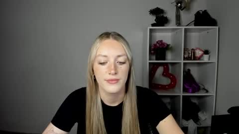 evelynblond online show from July 22, 2026, 12:52 pm