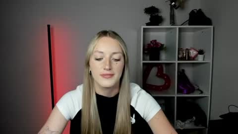 evelynblond online show from July 23, 2026, 12:58 pm