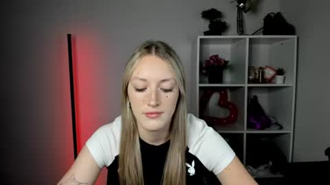 evelynblond online show from July 24, 2026, 10:35 am