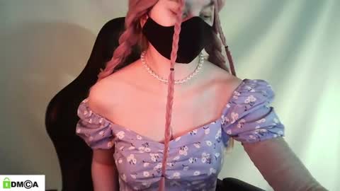 Renesme White Im here from Monday to Friday online show from June 22, 2026, 2:57 am