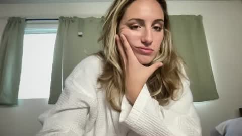 Roxy online show from August 4, 2026, 4:04 am