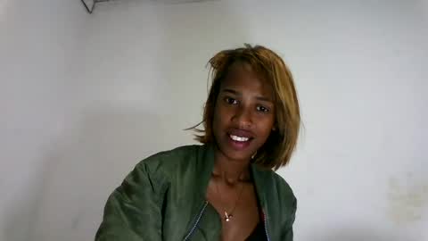 Snapshot of fallinah01 chatting on July 25, 2026, 4:10 am fallinah01 online show from July 25, 2026, 4:10 am