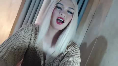 DANIELLA - DONT FORGET TO GIVE ME A THUMBSU UP online show from May 15, 2026, 9:44 pm