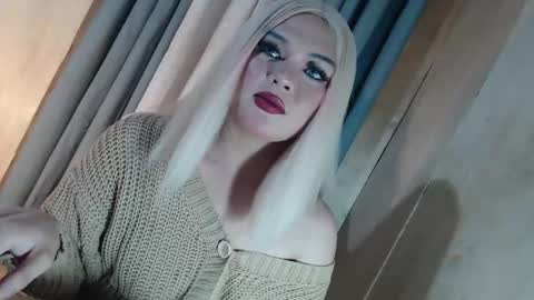 DANIELLA - DONT FORGET TO GIVE ME A THUMBSU UP online show from May 19, 2026, 9:54 pm