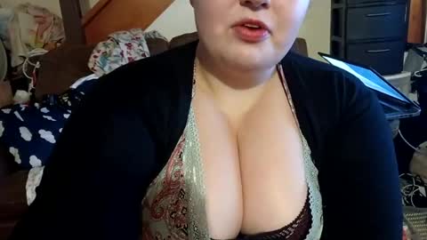feastonme00 online show from June 19, 2026, 6:18 am
