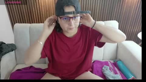 Snapshot of feelina_firesoul chatting on May 16, 2026, 10:58 am Feelena online show from May 16, 2026, 10:58 am