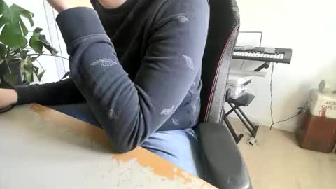 fem_alice_louis_dom online show from April 25, 2026, 10:29 am