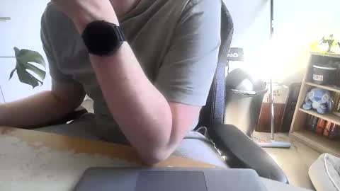 fem_alice_louis_dom online show from April 29, 2026, 1:37 pm