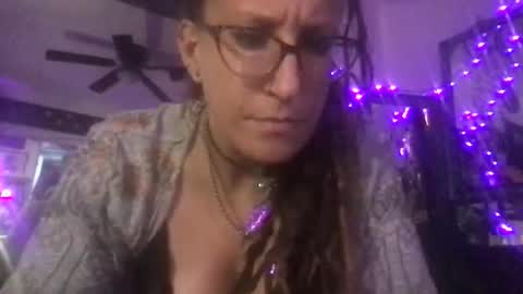 FeralLux33x online show from January 8, 2026, 6:16 am