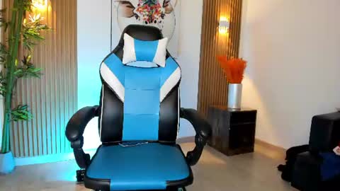  Flor  online show from June 19, 2026, 2:49 am