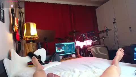 FoxyandTed online show from October 8, 2025, 3:53 pm