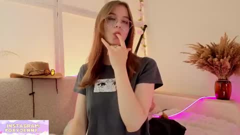 foxysecret_ online show from June 14, 2026, 6:10 pm