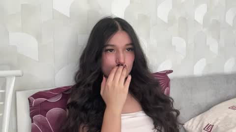 Mia online show from July 25, 2026, 3:37 am