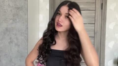 Mia online show from July 27, 2026, 3:35 am