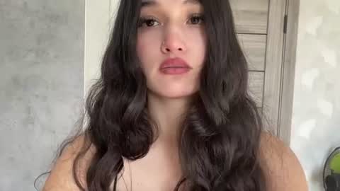Mia online show from July 28, 2026, 3:13 am