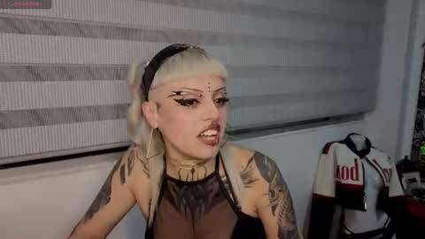 freyaa_sorceress online show from July 21, 2026, 2:47 am