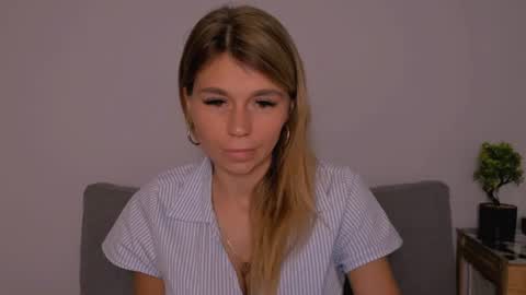 freyanaughty69 online show from July 23, 2026, 9:13 pm
