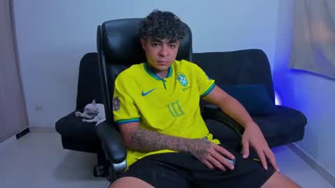 freyva_ online show from June 17, 2026, 3:46 pm