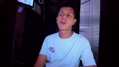 Snapshot of g_lincoln chatting on June 16, 2026, 10:34 pm g_lincoln online show from June 16, 2026, 10:34 pm