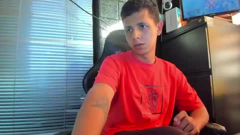 Snapshot of g_lincoln chatting on June 26, 2026, 9:52 pm g_lincoln online show from June 26, 2026, 9:52 pm