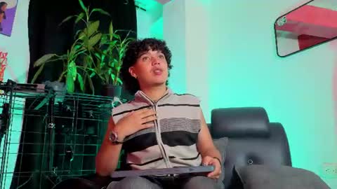 gaeloconneer online show from July 25, 2026, 3:37 am