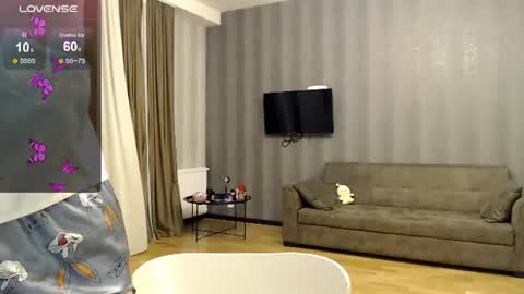 Snapshot of genev__ievee chatting on June 13, 2026, 5:11 pm genev__ievee online show from June 13, 2026, 5:11 pm