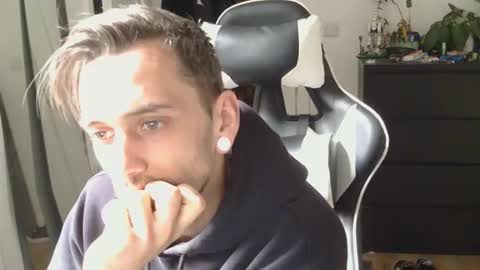 Snapshot of georgek0011 chatting on April 4, 2026, 5:10 pm georgek0011 online show from April 4, 2026, 5:10 pm