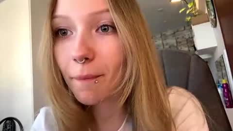 Sophie online show from June 20, 2026, 5:21 am