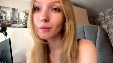 Sophie online show from June 24, 2026, 5:39 am