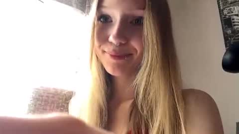 Sophie online show from July 15, 2026, 4:40 am