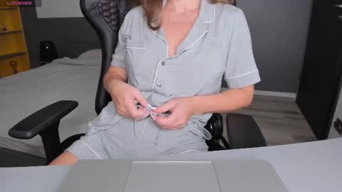 gigihadd online show from July 5, 2026, 3:41 pm