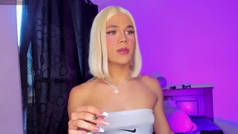 Snapshot of girls_cocks_23cmtss chatting on June 12, 2026, 9:46 pm gaby 3 online show from June 12, 2026, 9:46 pm