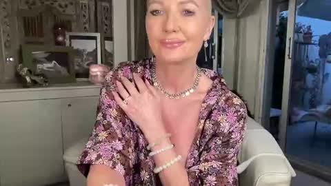 Gl1tter Barbie online show from July 22, 2026, 3:37 pm
