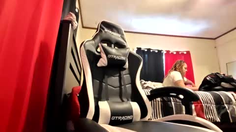 glomightyj online show from July 17, 2026, 5:51 pm